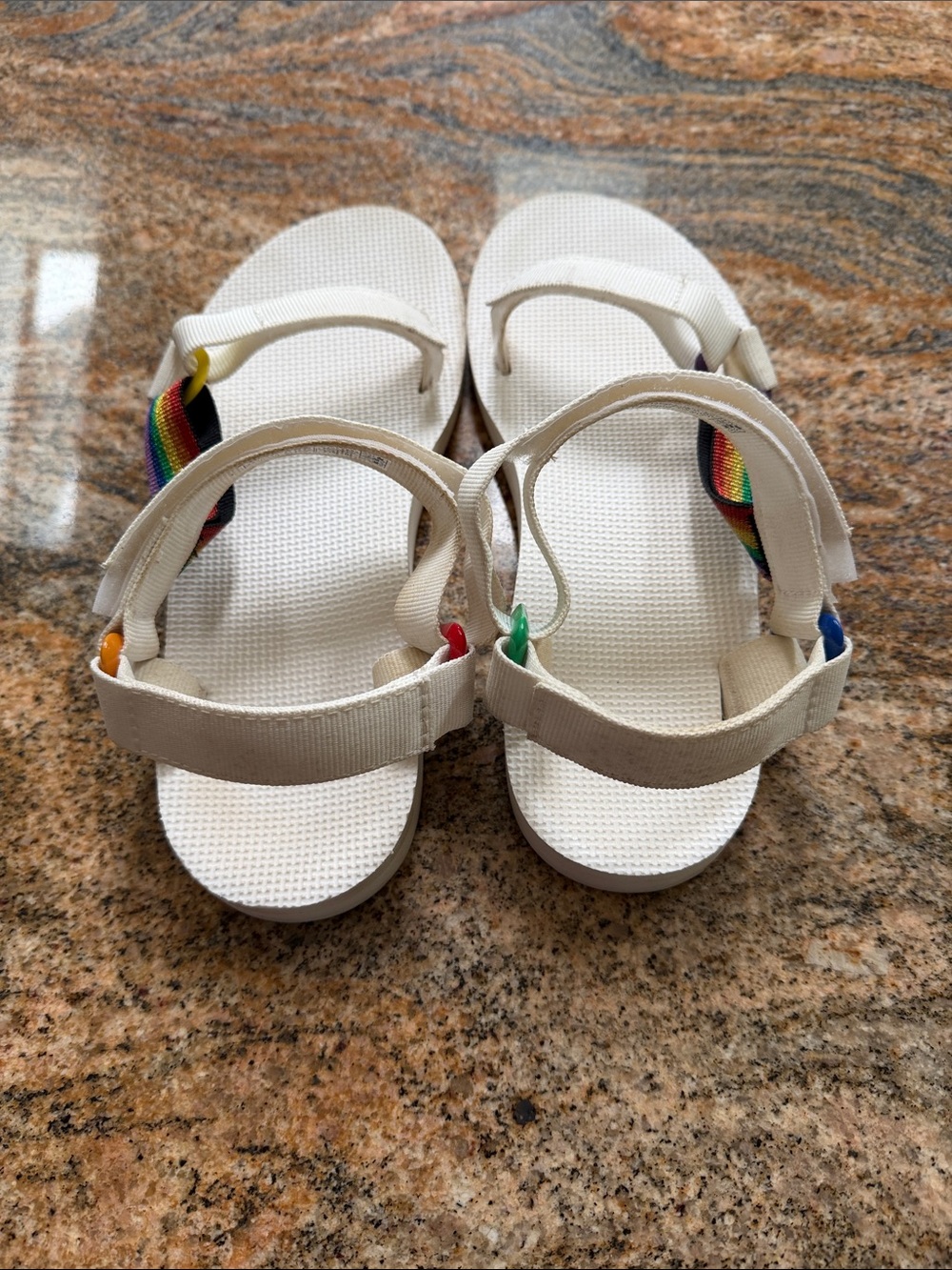 Women’s sz 9 Teva Sandals with Rainbow Accent - Picture 3 of 7